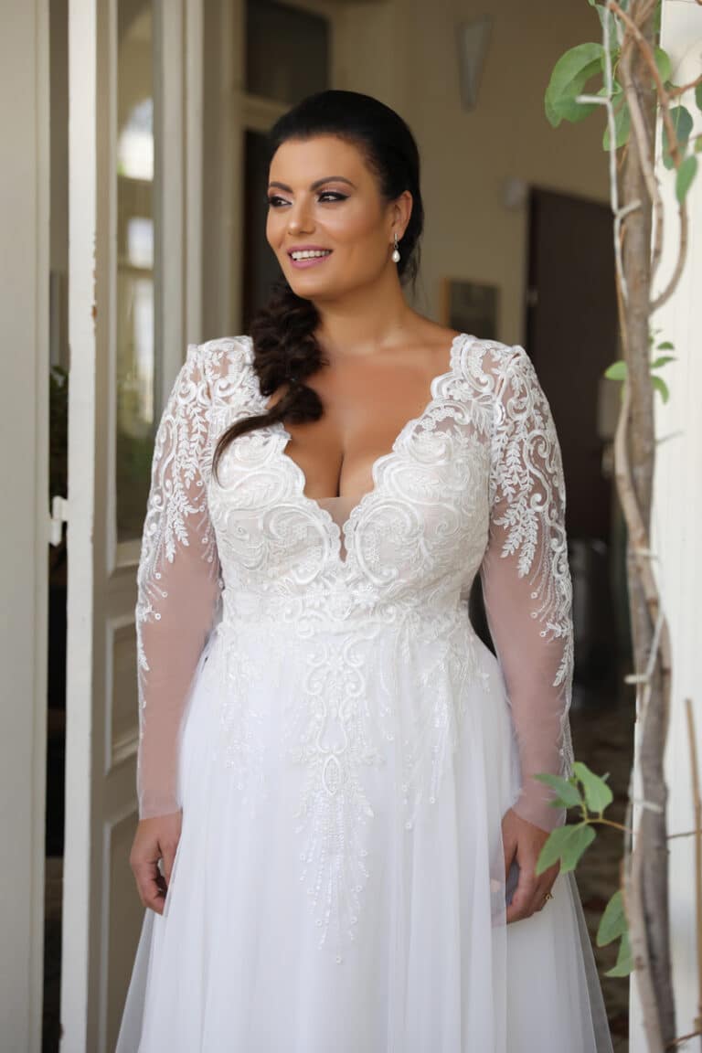 6 Romantic Plus Size Wedding Dresses That Will Make You Fall in Love ...