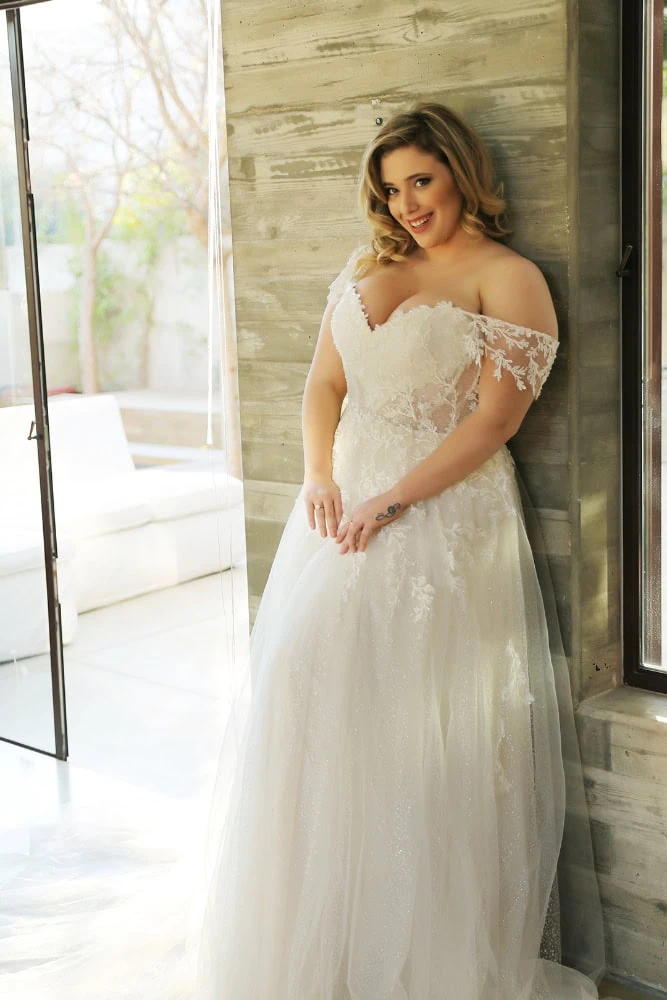 Plus size off the shoulder lace wedding dresses hotsell