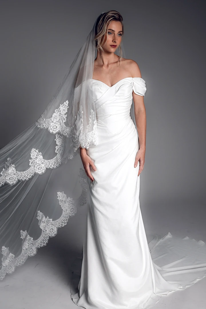 Manon Fitted